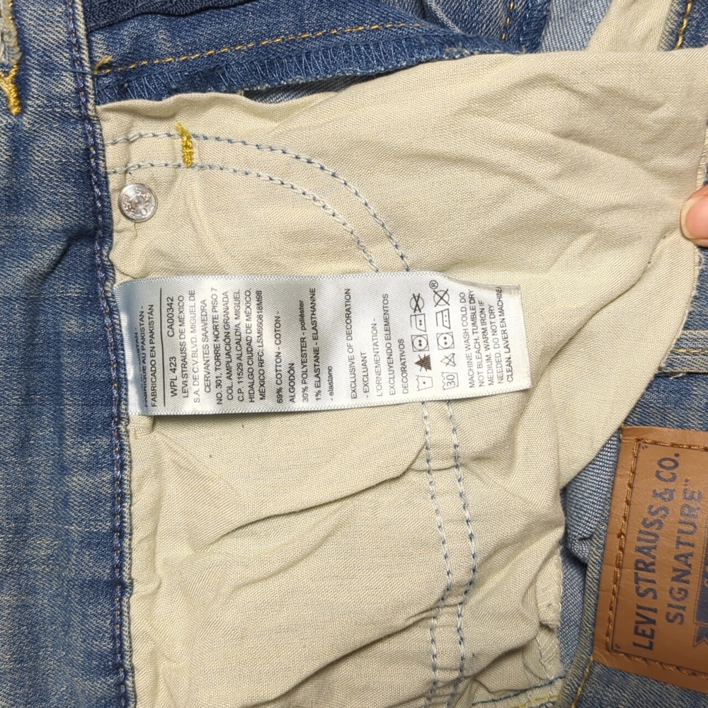 Levi Strauss Signature Classic Mid Rise Capri Size 4 - Picture 6 of 11